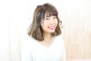 ミディアム カラー パーマ ヘアアレンジ ハイトーン特化🤍 浦住のヘアスタイル