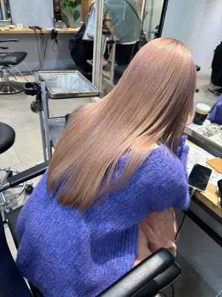 ロング カラー ミルクティー× グレージュMOMOのヘアスタイル