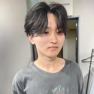 メンズ 表参道フェザーパーマ ニュアンスパーマのヘアスタイル