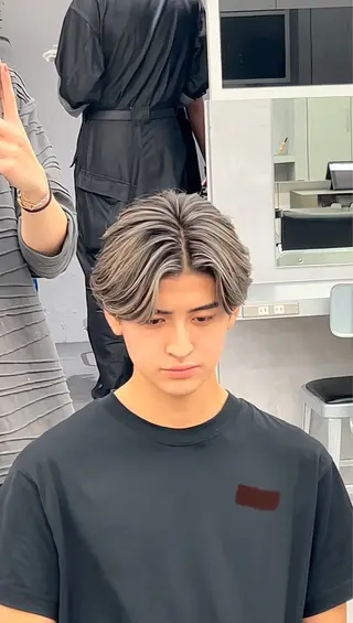 ミディアム カラー メンズバレイヤージュ 🔥メンズカット🔥のヘアスタイル