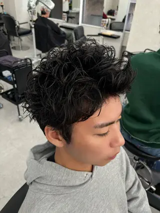 ショート パーマ メンズ 岩井 虎大郎のヘアスタイル