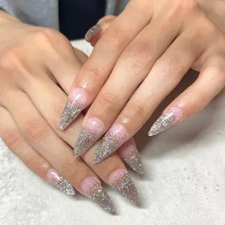 ネイル 信太 由貴子のネイルデザイン