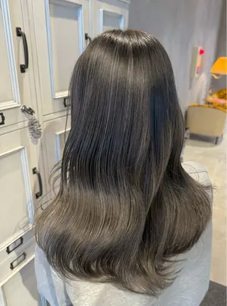 ロング カラー 長谷川 沙紀のヘアスタイル