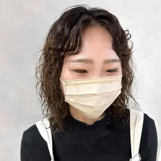 ミディアム パーマ デザインカラー/パー マ🦖外岡咲希🦖のヘアスタイル