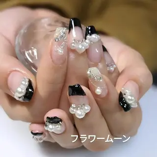 ネイル フラワー ムーンのネイルデザイン