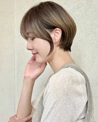 ショート 透明感カラー🫧植松 真菜のヘアスタイル