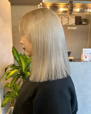 カラー 博多ブリーチ× 透明感/縮毛矯正のヘアスタイル