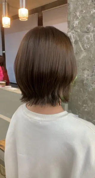 ミディアム ニシタニ コハルのヘアスタイル