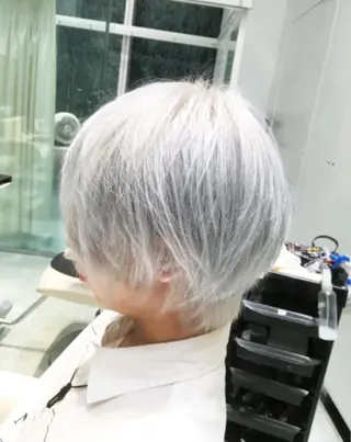 ショート カラー Re:ta Hair 飯田淳平のヘアスタイル