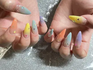 ネイル VIERU 🌈🎀💖のネイルデザイン