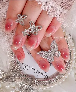 ネイル She_nail所属・ELSA_ Bellaのネイルデザイン