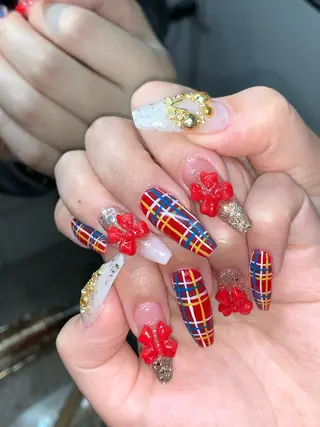 ネイル NES NAIL所属・さゆり￤推しキャラ ￤ロングネイル🩷のネイルデザイン