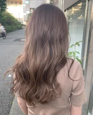 ロング メンズバレイヤージュ 斉藤春のヘアスタイル