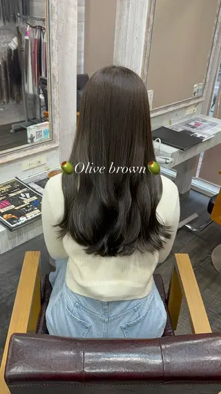ロング カラー 染谷 夏海のヘアスタイル