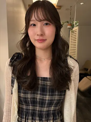 ロング カラー リカ/ハイトーン ・オリーブ🍀のヘアスタイル