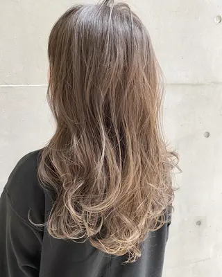 カラー 秋山 裕香のヘアスタイル
