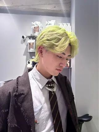 ショート カラー メンズ 菜々🫧新宿 透明感ケアブリーチのヘアスタイル