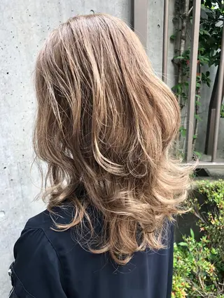 ミディアム カラー 韓国風/小顔レイヤー /艶カラーのヘアスタイル