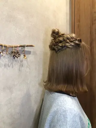ミディアム ヘアアレンジ 野咲き 美容室のマツエク・マツパデザイン