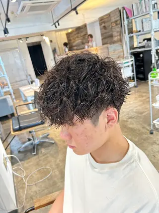 ショート パーマ メンズ become men's hair 名駅店所属・名駅/フェザーパーマ 韓国ヘア/森岡のヘアスタイル