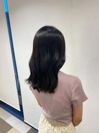 ミディアム カラー i.+OMOTESANDO所属・mei / 艶カラー ミディアム レイヤーのヘアスタイル