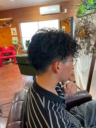 ショート パーマ メンズ 西岡 勇人のヘアスタイル