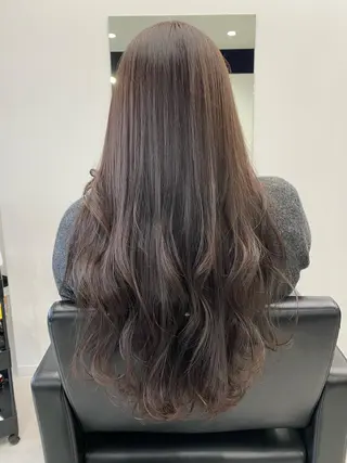 ロング Kro ハイトーン×ブリーチのヘアスタイル