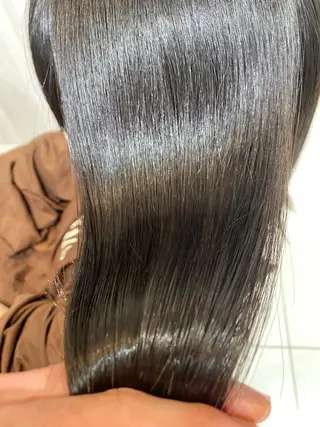 セミロング 縮毛矯正専門家 大桃史朗のヘアスタイル