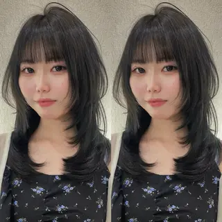 ミディアム ハッシュカット🖤 レイヤー/透けカラーのヘアスタイル