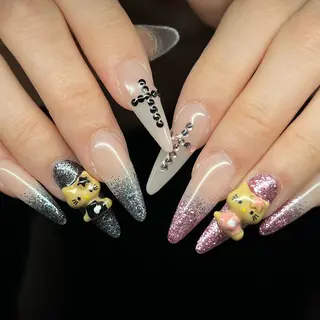 ネイル ⁸ᵃᵖᵖʸ🐝⋆゜ MöEのネイルデザイン