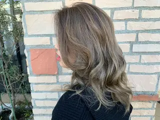 ミディアム カラー 高月 瞭のヘアスタイル