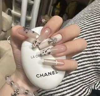 ネイル 相沢 さやかのネイルデザイン