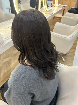 セミロング 飯嶋 萌のヘアスタイル