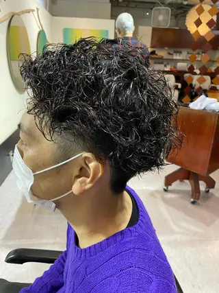 ショート パーマ メンズ VENI VIDI VICI所属・河原 卓司のヘアスタイル