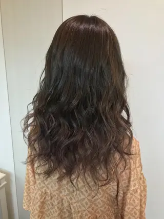 ロング カラー 清藤綾/脱白髪染め 白髪ぼかしハイライトのヘアスタイル