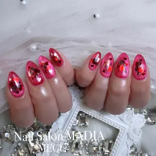 ネイル MADIA藤沢所属・MADIA MEGUのネイルデザイン