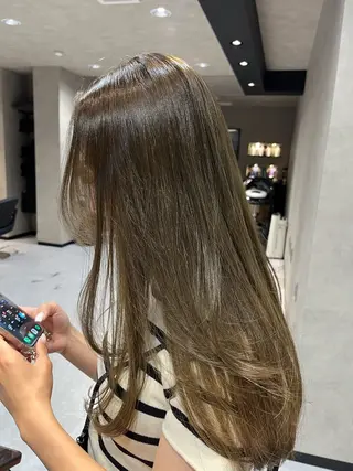 セミロング カラー room肥後橋所属・room ヨネヤマのヘアスタイル