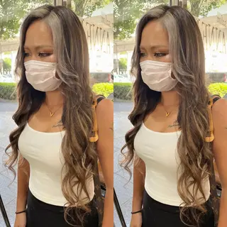 ロング カラー モモカ/ハイトーン /バレイヤージュのヘアスタイル