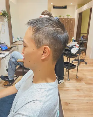 ショート メンズ イシカワ ユウタのヘアスタイル