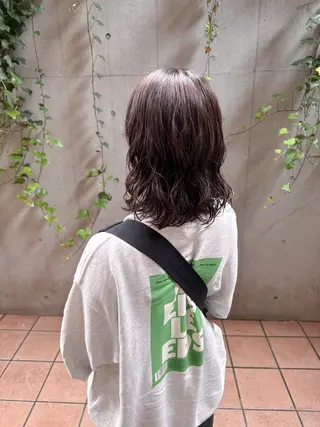 ミディアム パーマ 大橋 芽衣のヘアスタイル