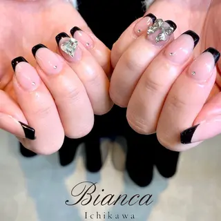ネイル Bianca 石井🎀のネイルデザイン