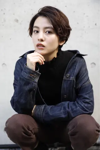 ショート カラー 仲間 菜々世のヘアスタイル