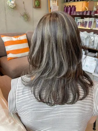 カラー 吉野 真歩のヘアスタイル