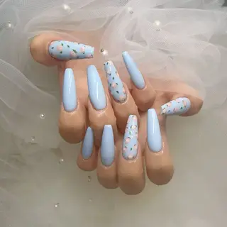 ネイル Fairyフェアリーネイルサロン所属・シズ セキのネイルデザイン