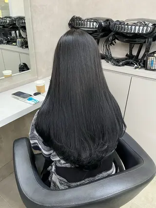 ロング 寒色＆ブリーチ特化 寒色MiOのヘアスタイル