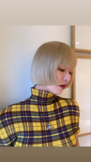 ミディアム 淡いハイトーンカラー レイヤーカットゆうかのヘアスタイル