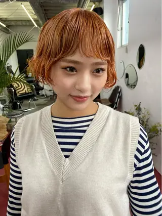 ショート カラー パーマ qiie/ワンカラー インナーカラーのヘアスタイル