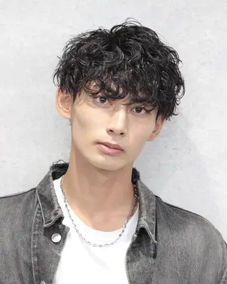 メンズ 🔥パーマで大人な色 気🔥BLUCK札幌のヘアスタイル