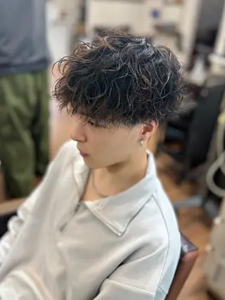 パーマ ヘアアレンジ メンズ ハイトーン・ブリーチ ムラ修正　八須　錬のヘアスタイル