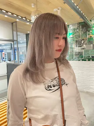 セミロング カラー LUNTY NAMBA所属・艶ハイトーン👑♡ NATSUKIのヘアスタイル